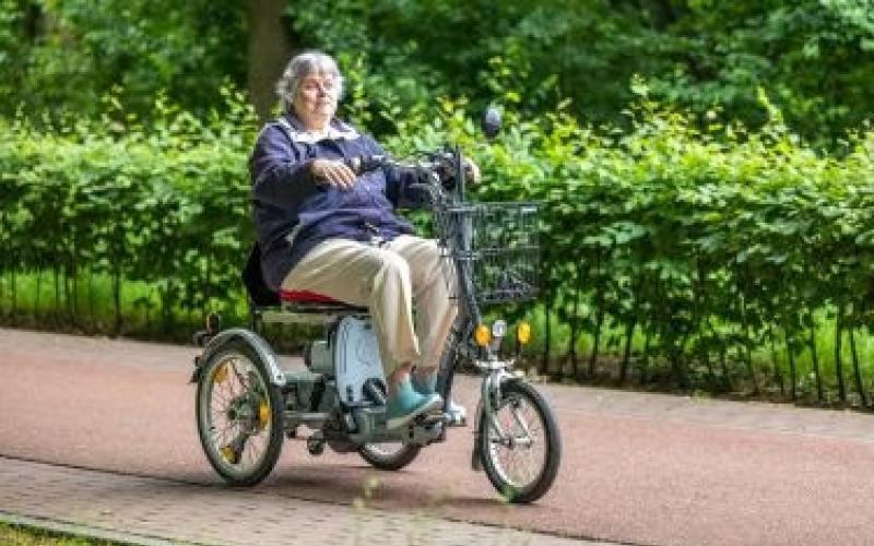 <p>Een scootmobiel biedt uitkomst voor wie minder mobiel is maar toch zelfstandig op pad wil. Zo blijft vrijheid en beweging binnen handbereik.</p>
